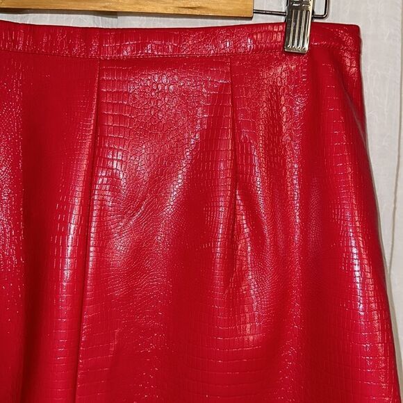 Shinestar L Croc Print Full Zip Vibrant Red Faux Leather Mini Pencil Skirt - Picture 8 of 14